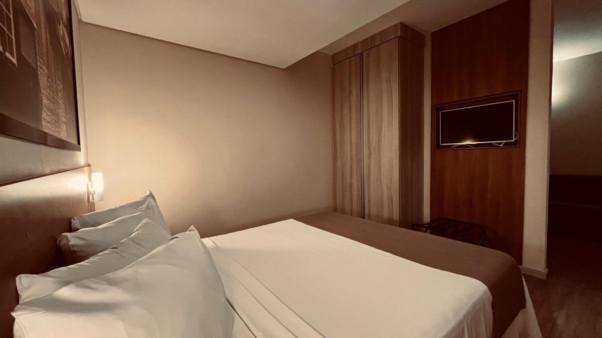 Hotel Amsterdam Montes Claros Ngoại thất bức ảnh