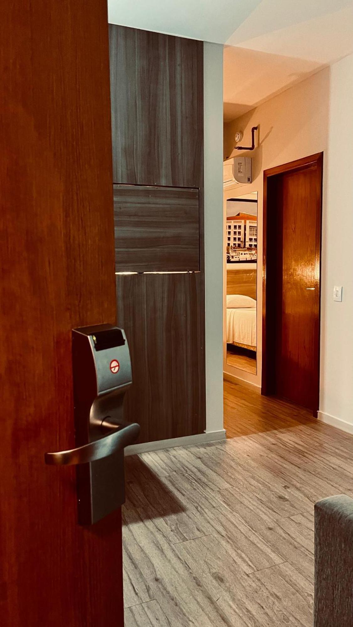 Hotel Amsterdam Montes Claros Ngoại thất bức ảnh