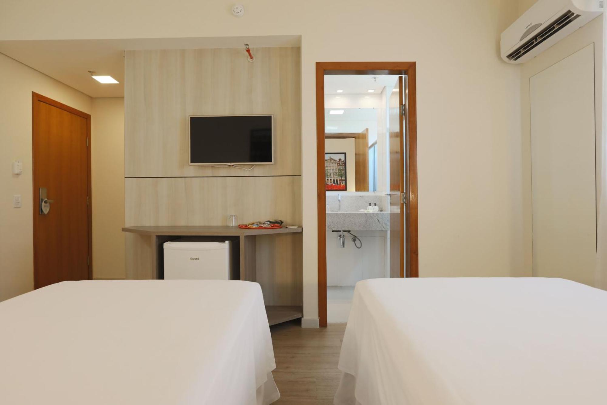 Hotel Amsterdam Montes Claros Ngoại thất bức ảnh
