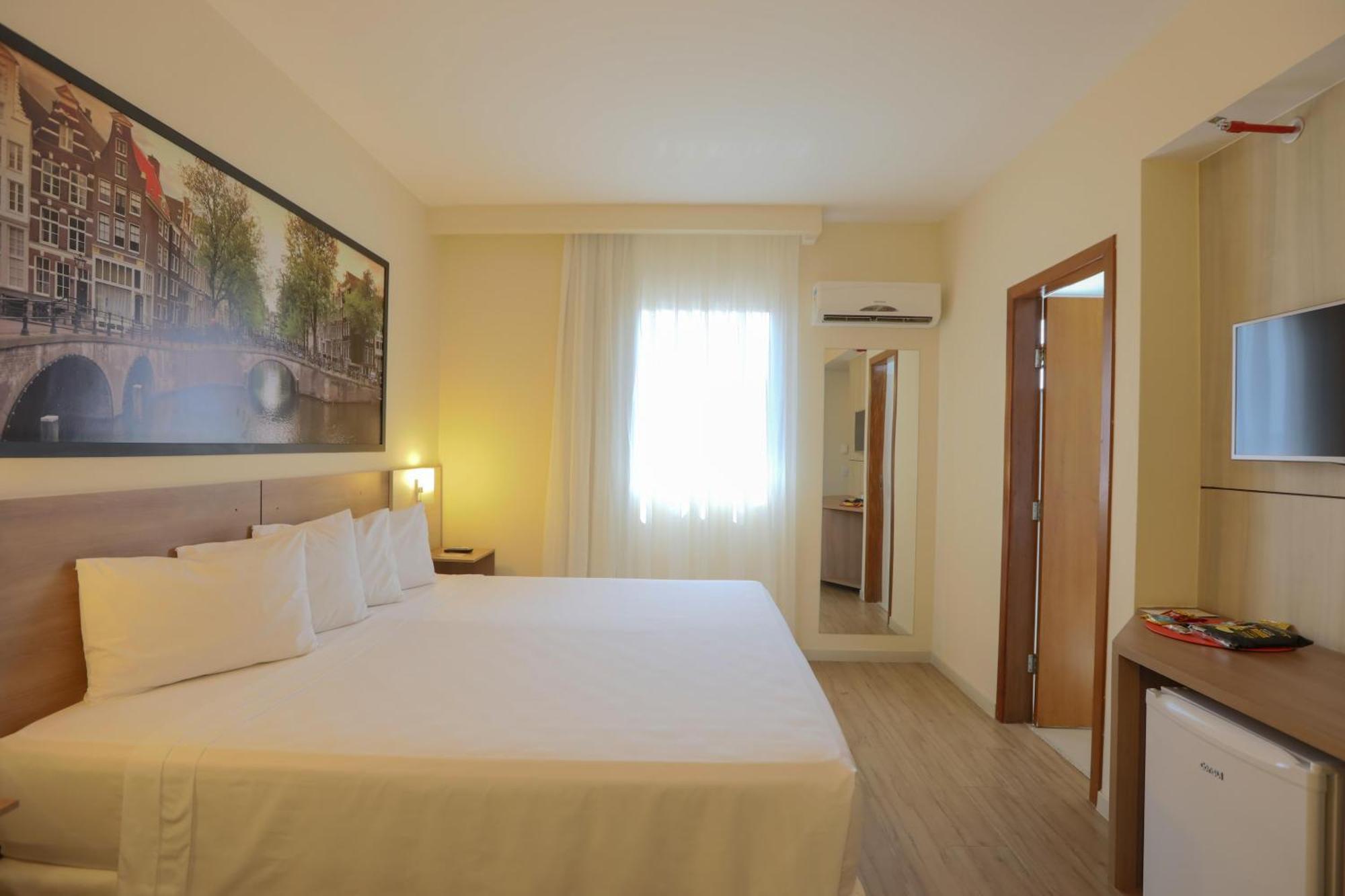 Hotel Amsterdam Montes Claros Ngoại thất bức ảnh