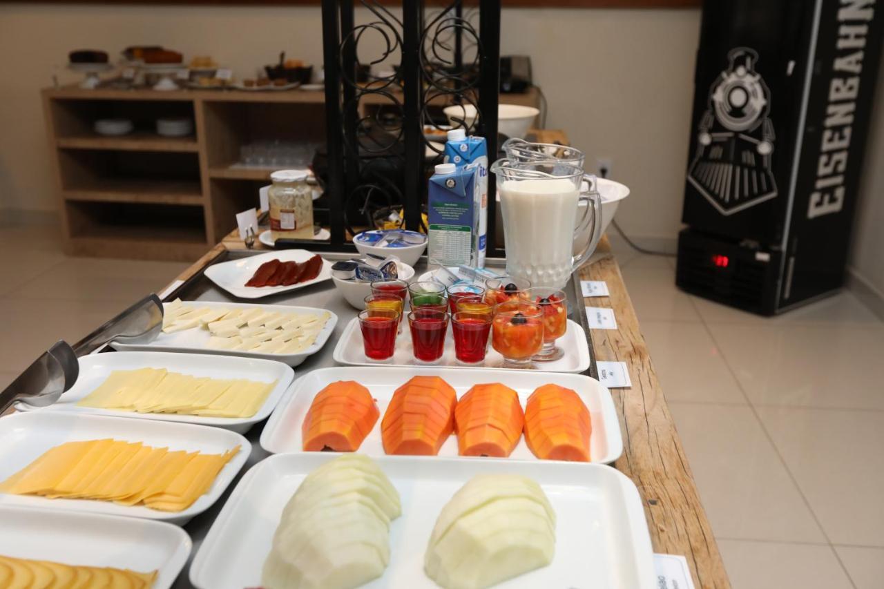 Hotel Amsterdam Montes Claros Ngoại thất bức ảnh